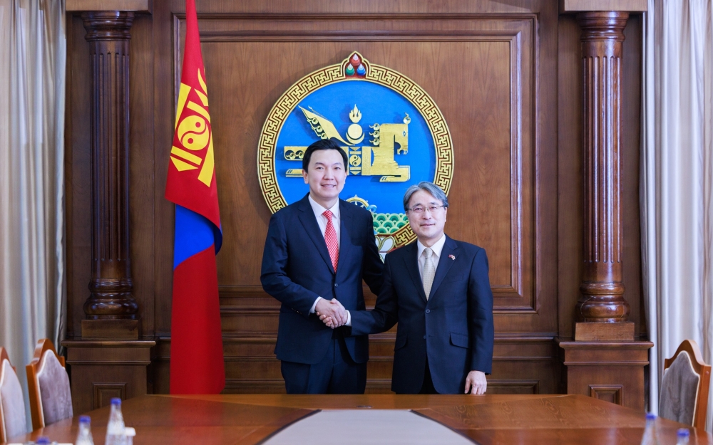 Монгол Улсын Их Хурлын дарга Н.Учрал Япон Улсаас Монгол Улсад суугаа Элчин сайд М.Игавахара-г хүлээн авч уулзав