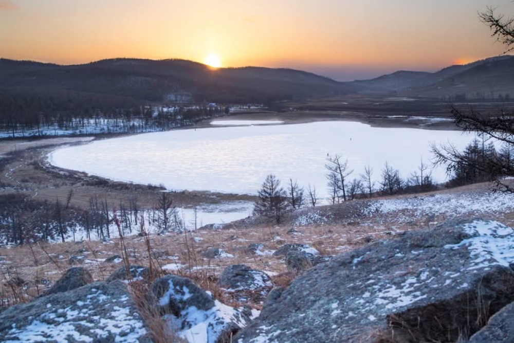 Хар Зүрхний Хөх нуур