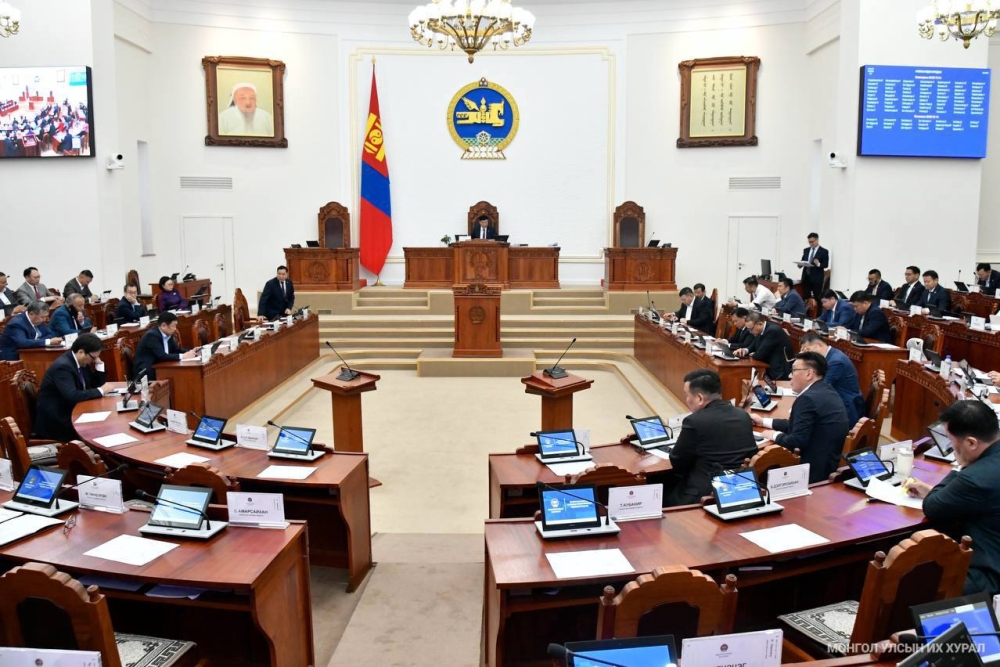 Гэр бүлийн тухай болон Гэр бүлийн хэрэг шүүхэн хянан шийдвэрлэх тухай хуулийн төслүүдийн эцсийн хэлэлцүүлгийг явууллаа