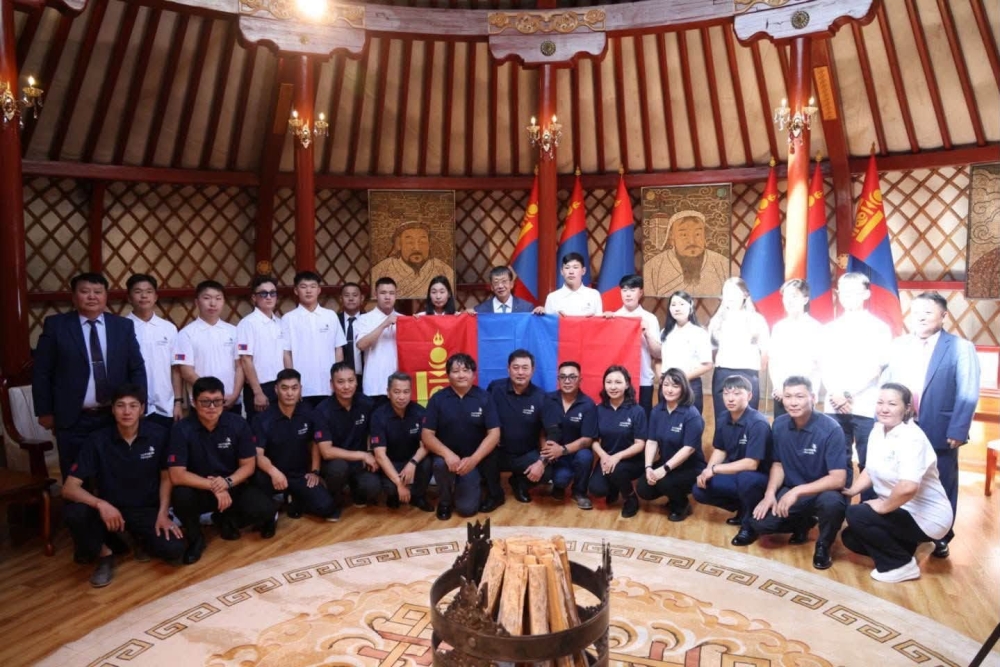 Боловсролын сайд Л.Энх-Амгалан "WorldSkills Shanghai 2026"-д оролцох залууст төрийн далбааг гардуулав